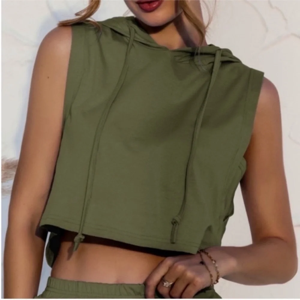 NWOT 6 Green hooded crop top vest and shorts with pockets workout lounge set - Picture 14 of 14